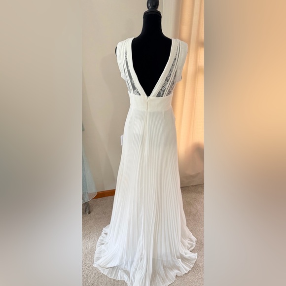 Lulus Dresses & Skirts - NWT lulus Ivory Chiffon Lace Pleated Open Back Wedding Dress Small